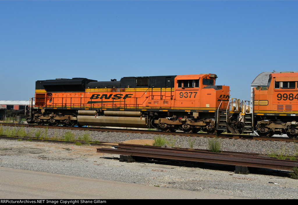 BNSF 9377 Roster shot